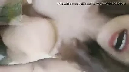 Awek putih gebu buat video call berbayar