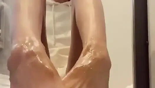 Seksi ateşli ayaklar oynuyor