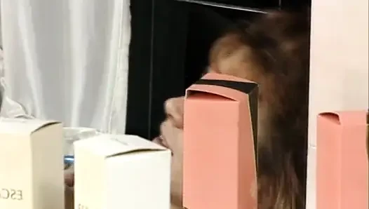 Немецкая шлюшка использовала свои дырки в ванной