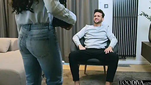 Fotografer menggoda pria pemalu untuk ngentot