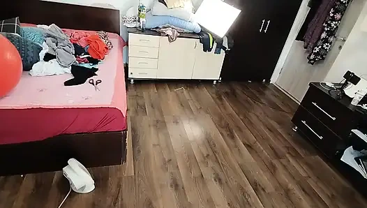 Cewek seksi rambut cokelat lagi asik sambil bugil di rumah