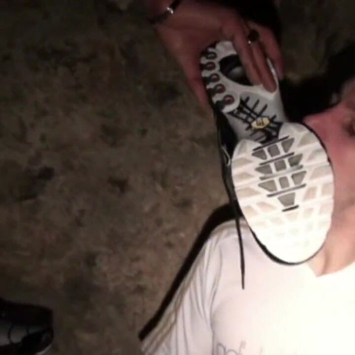 Twink submissed to the sneakers o Tony a top french dominant scallyboy