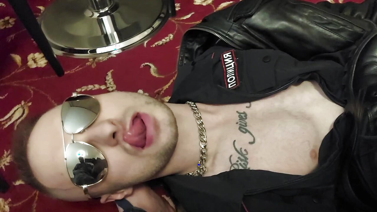 Dva policajca igraju uloge fetiš igre