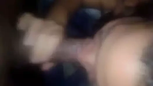 mi esposa complaciendo