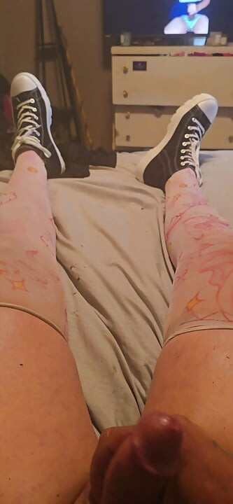 Üvey kız izlerken travesti giyindiğinde stoke'a bayılıyorum