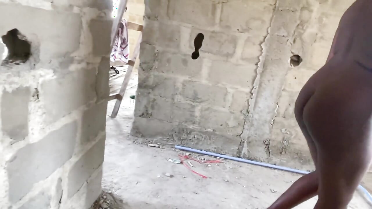 Iubitul meu mă roagă să lucrez înainte să-mi dea bani, el mă fute