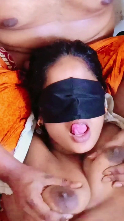 Indiana bangalore menina pequena mama massagem | Clipe 2