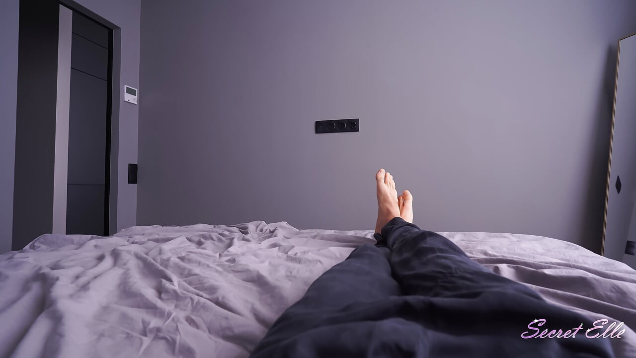 내 여친의 사촌에게 콘돔을 사용하는 법을 가르쳐 봤어... 그녀의 깊고 원시 번식 결국