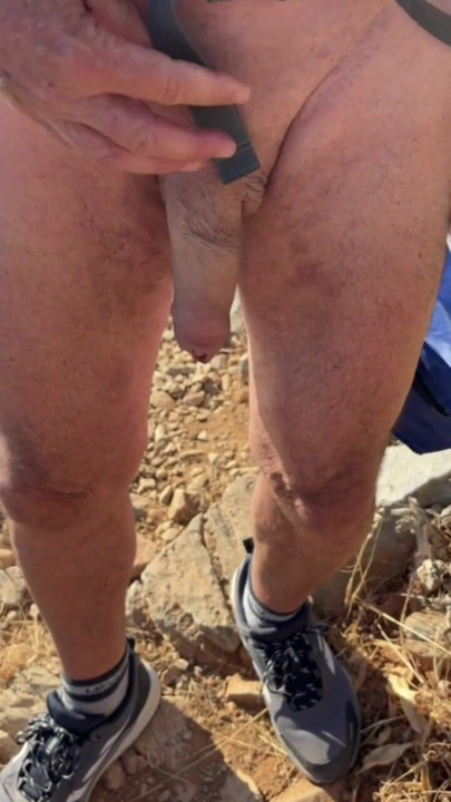 Hike - เขาแก้ผ้า - เธอในชุดบิกินี่สตริงในกรีซ คลิป 1