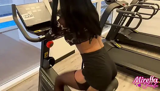 Ben Smart Fit'ten zayıf silikonlu kız