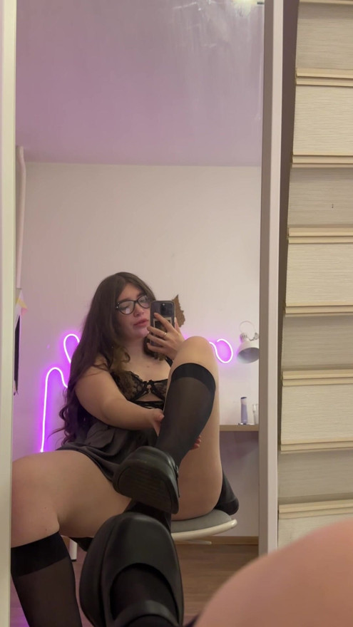 I want you to be reason of my squirt😘