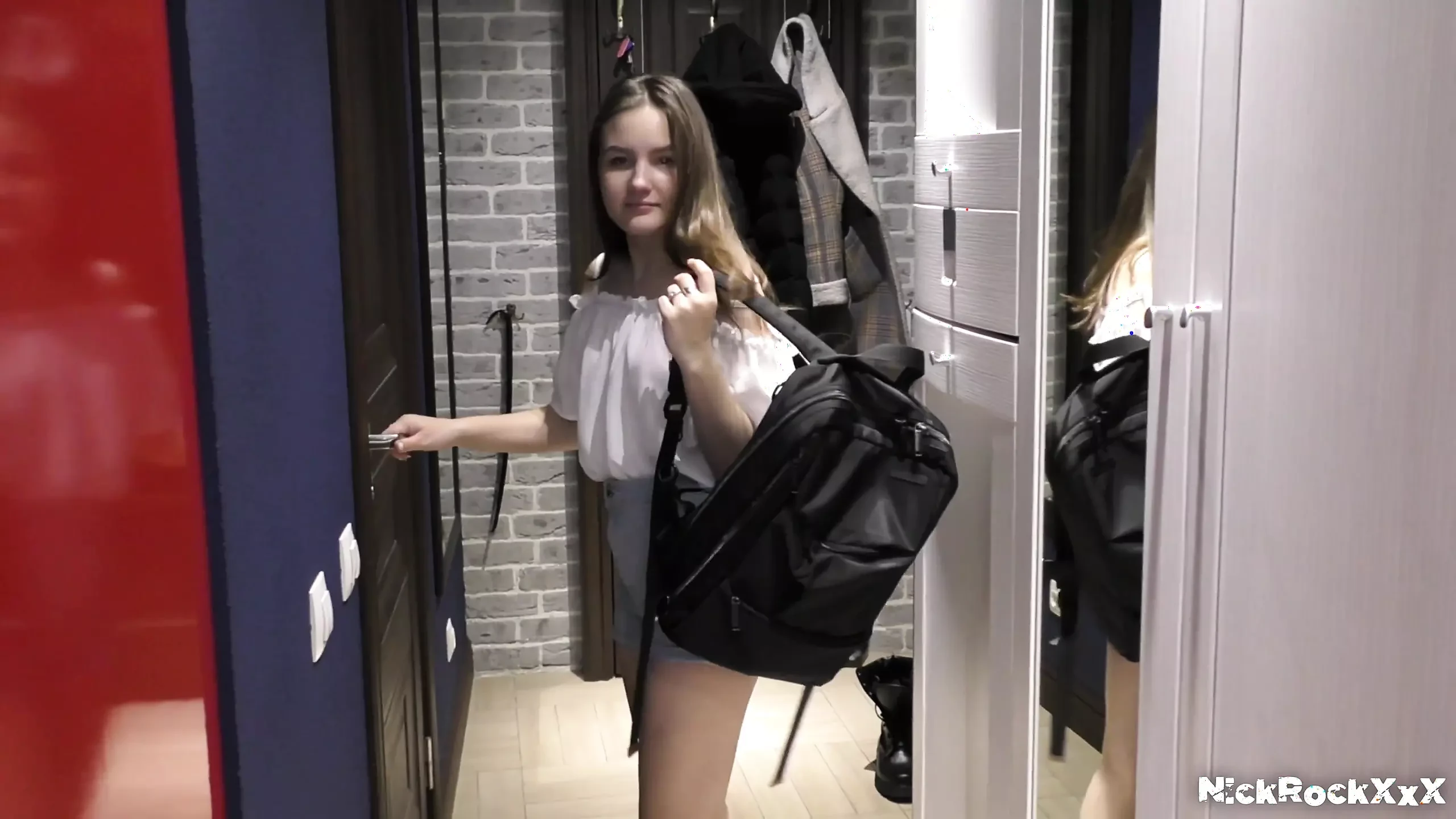 Styv - syster kom hem från skolan! Jag hoppas att föräldrarna inte får reda på det.
