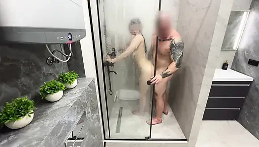 Leidenschaftlicher sex in der dusche