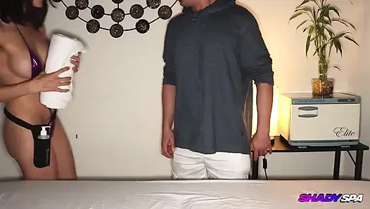 Shay lagi asik sampai dalam banget