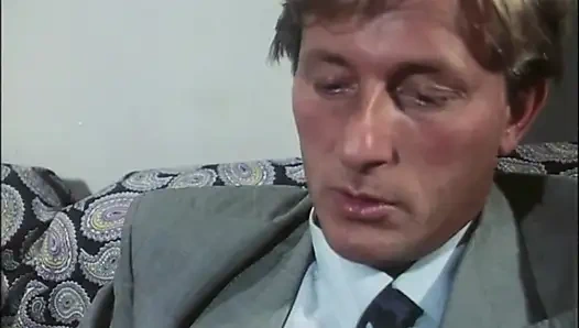 Она Трахается Со Всеми, Но Не Может Кончить