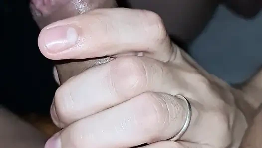 Aku bilang untuk fokus pada permainannya sementara aku fokus pada dia