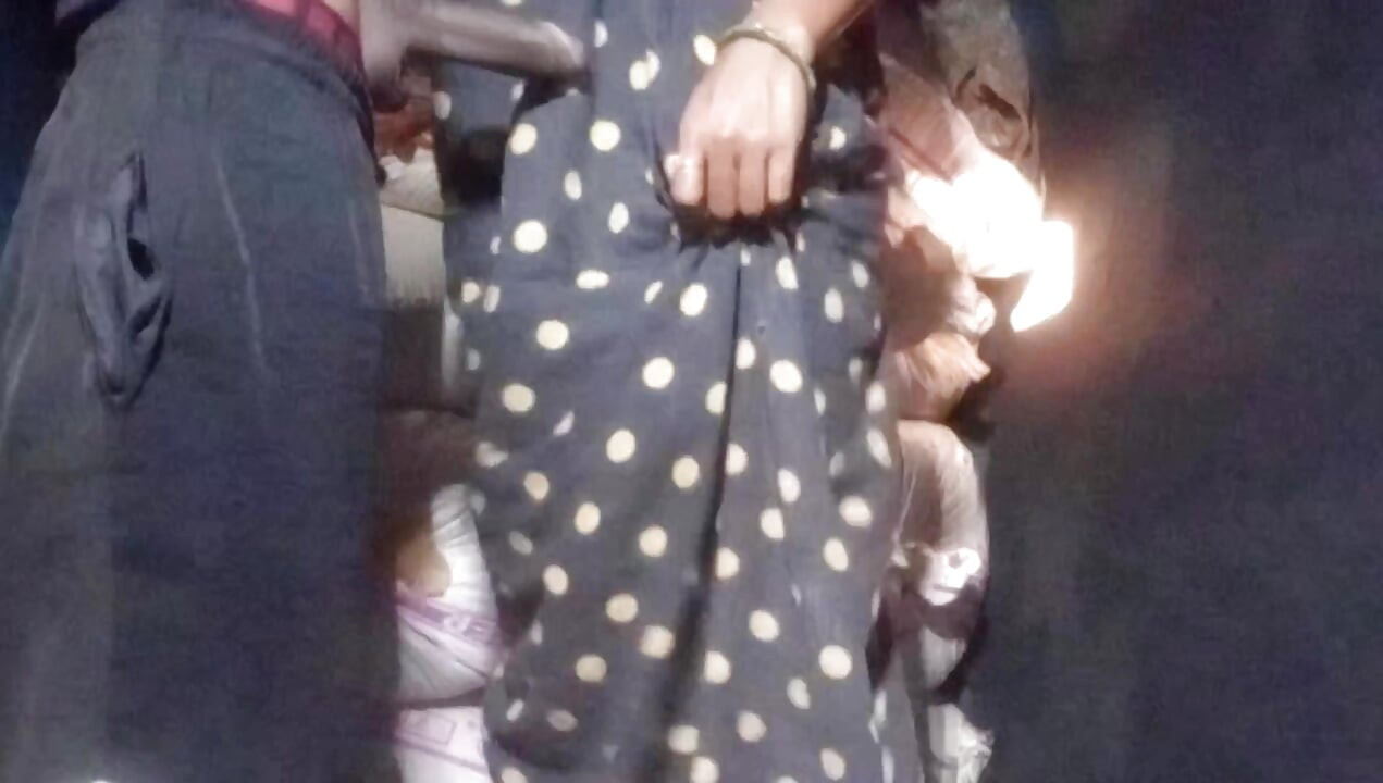 인도 인도 마을 의붓오빠 집에서 서 있는 의붓여동생과 하드코어 섹스