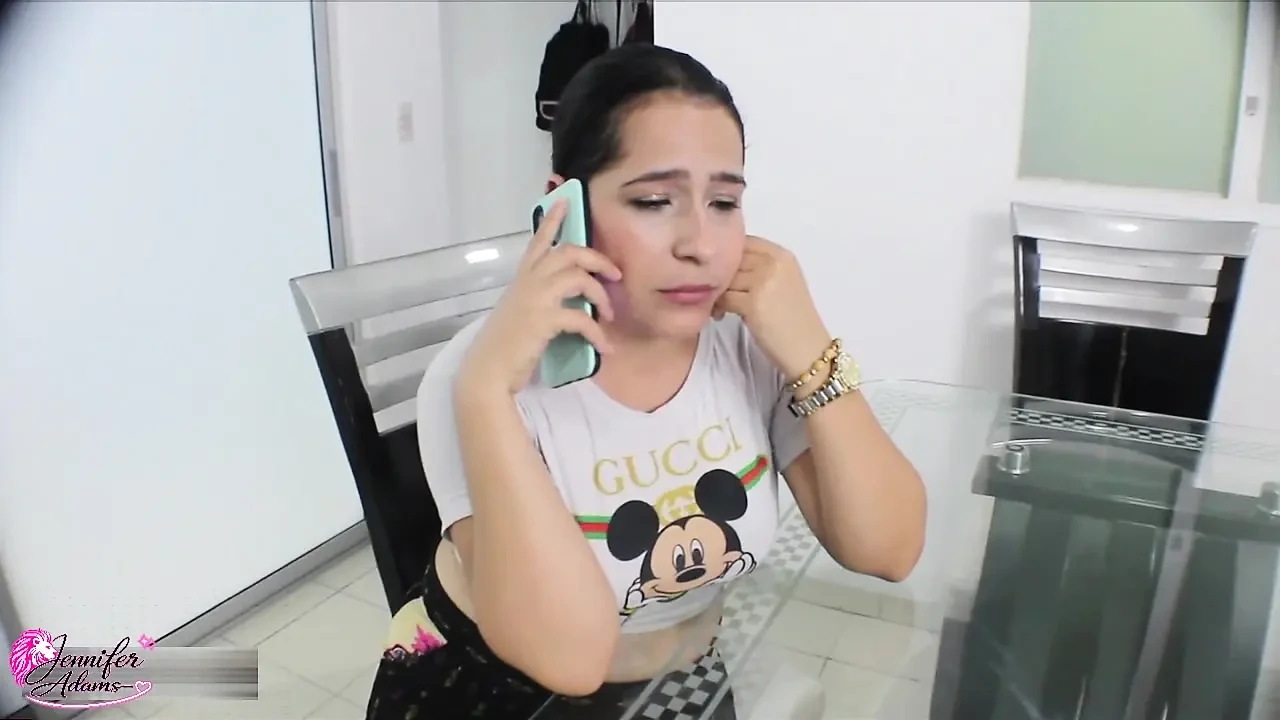 I take advantage of the fact that my best friend is resting naked to go and warm her up and then fuck her- Porno en Español