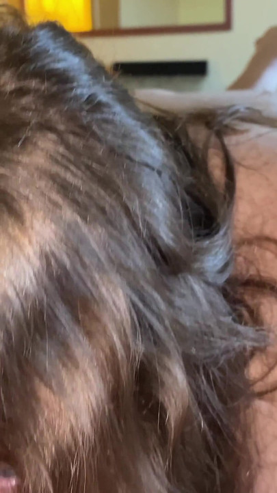 大きな白いトランスがBBCのフックアップで口で満足させる |クリップ1