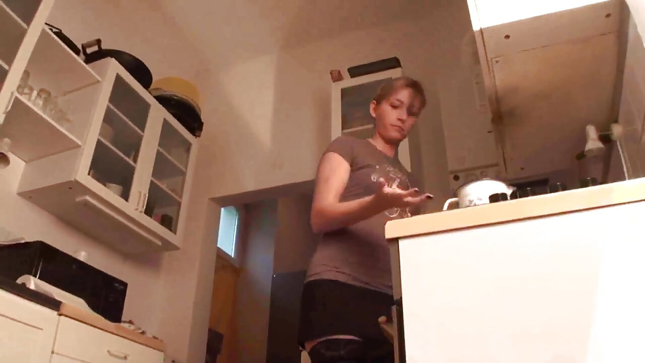 Crushing  food while having a coffee
