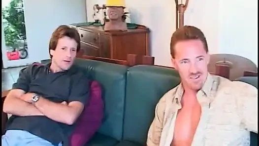 Juggy blondine bekommt alle ihre löcher geritten und gesicht gesahnt