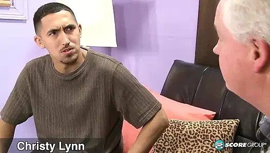 Cristy Lynn, pustakawan yang pantatnya dientot