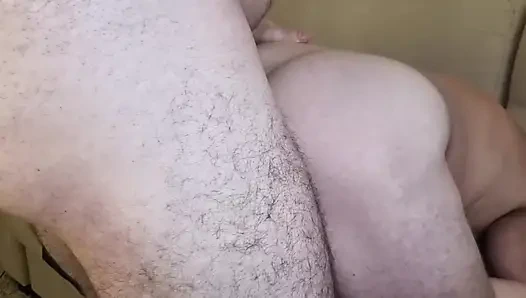 Yeni biseksüel üçlü grup seks. MMF. Evli kadın biseksüel köleyi kocası için davet ediyor. Tam sahne. Ep 30501