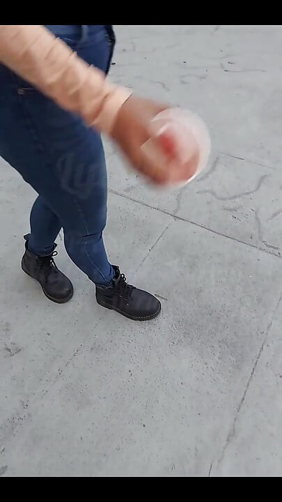 Eu acabo fodendo uma garota traidora que conheci no shopping