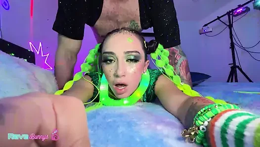 Minyon Lily Jordan Brian Omally misyoner sikişi için bacaklarını açıyor!