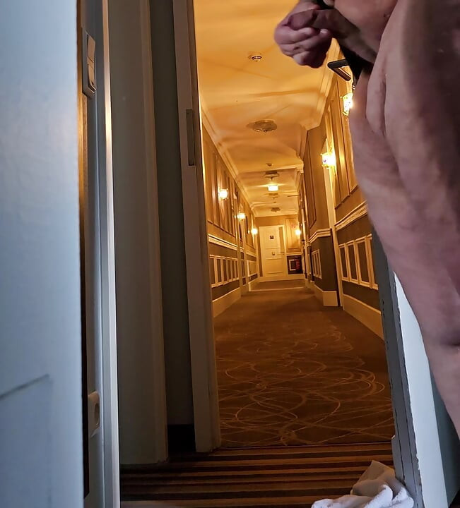 Lantai hotel mani muncrat yang sangat berisiko