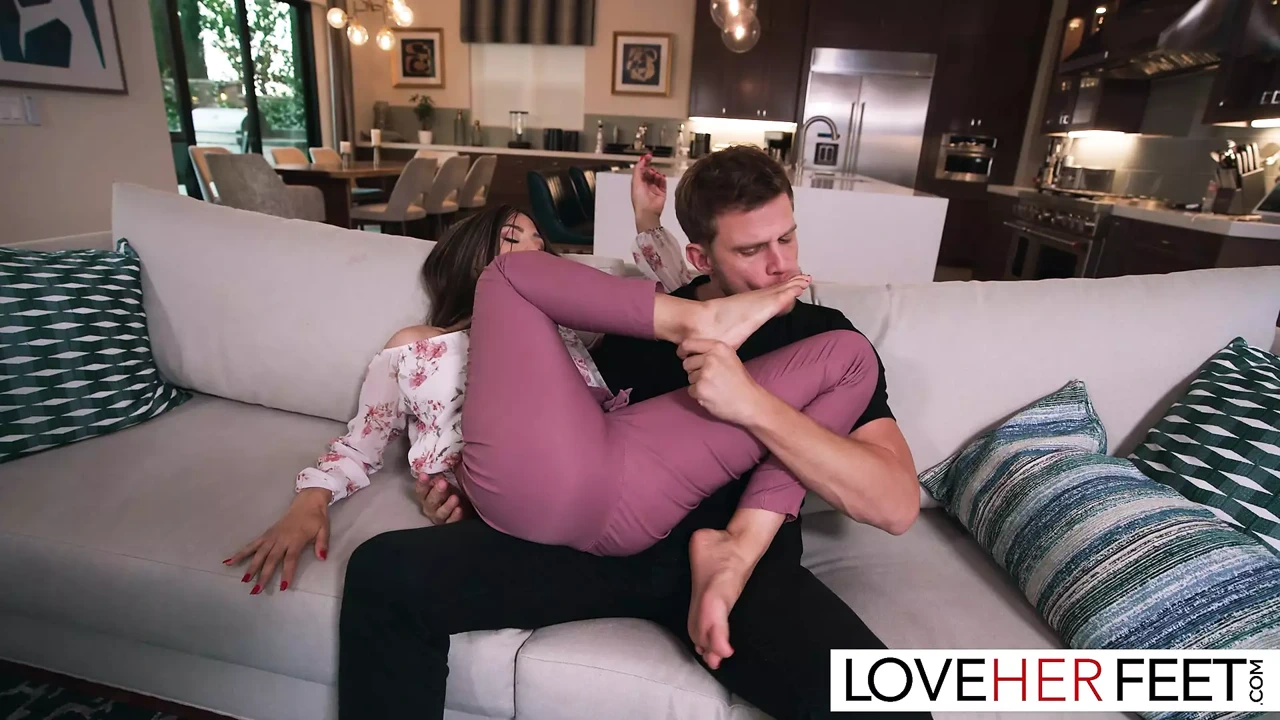 Foot Fetish Housemates