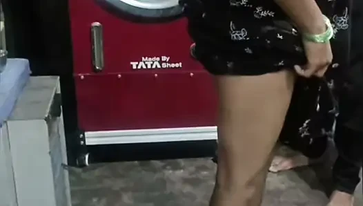 İki kişi, koca kayınbiraderi, bir kız, iki erkek, üçlü Hintçe ses
