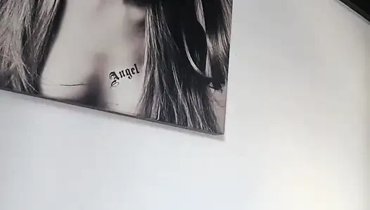 FAHIŞE YARAĞıMı EMMEYE DEVAM EDIYOR