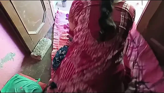 Sol kız arkadaşını evinde domaltarak sikiyor