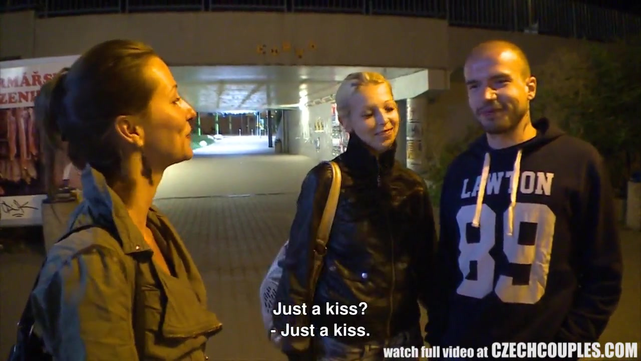 Gf交換のためにお金を稼ぐ美しいチェコ人ペア