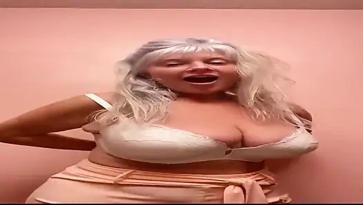 Lass uns sich bereit fürs bett machen, ich dachte, wir könnten kuscheln oder vielleicht etwas mehr .. Was denkst du? Dm mich ..