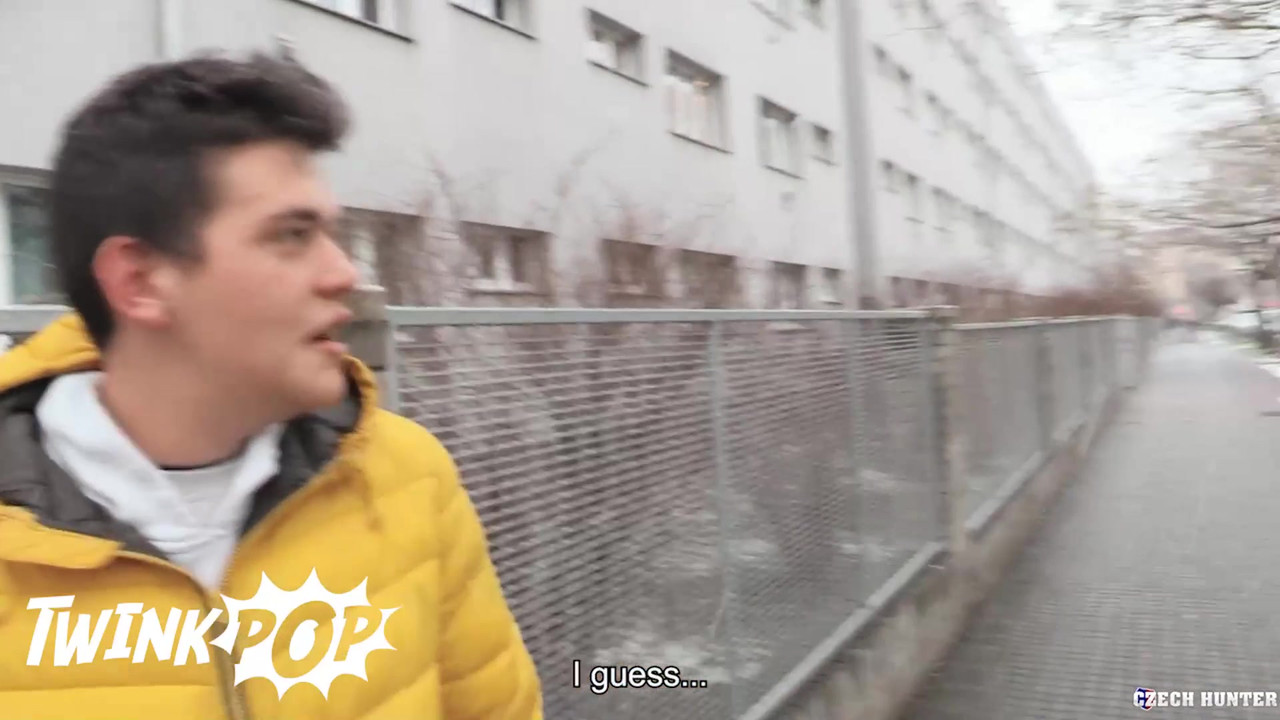 他在去买烟的路上遇到了一个愿意给他额外爱的男人 - twink pop