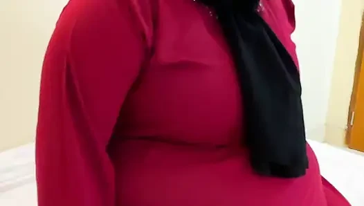Kırmızı burqa ve tesettürlü tombul Müslüman kayınvalideyi sikiyor (bölüm 2)