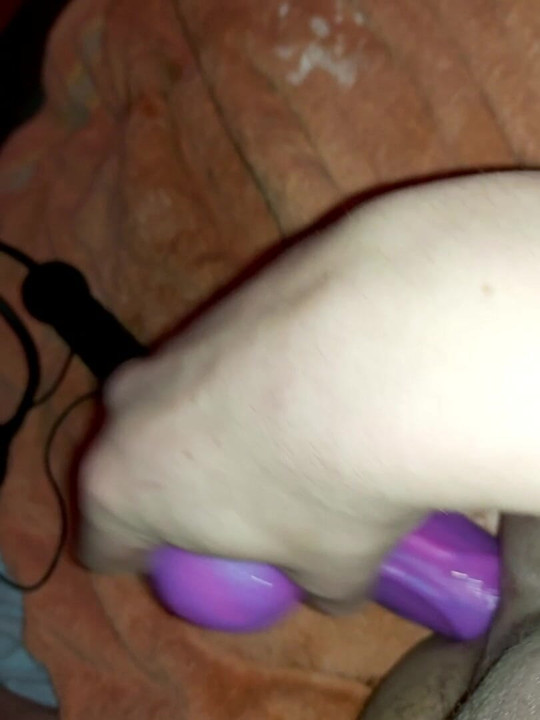 I fuck my ass with a monsterdildo