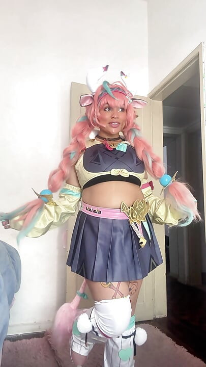 Preparándose para el cosplay con - Varesa Genshin Impact