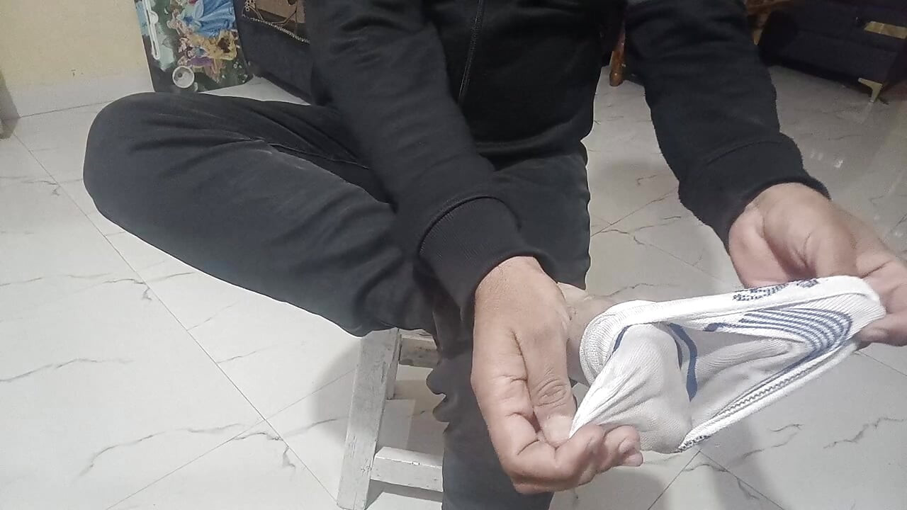 Sare kapde nikal kar maine apne Saman ka jamkar masaj Kiya