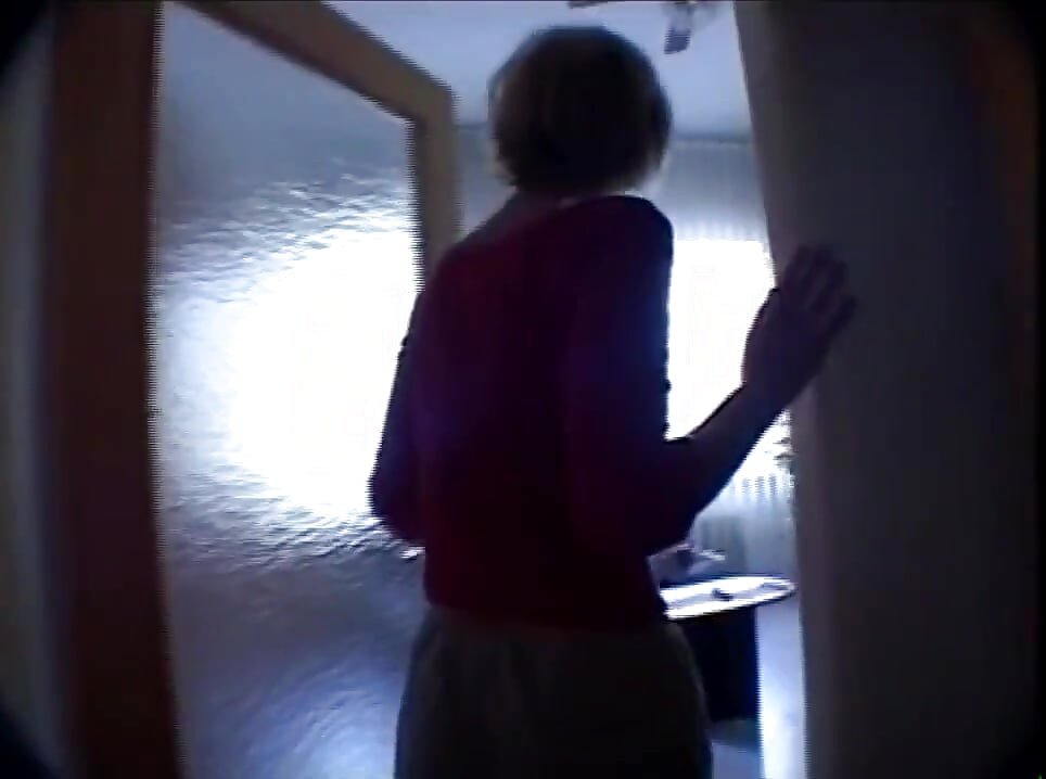 Doppia penetrazione e sborrata in bocca di tre mostruosi cazzi neri per una miLF arrapata