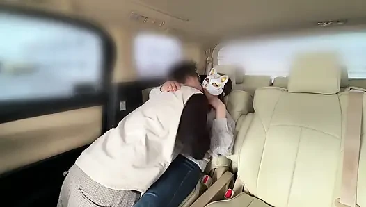 Перед работой у них был роман в машине