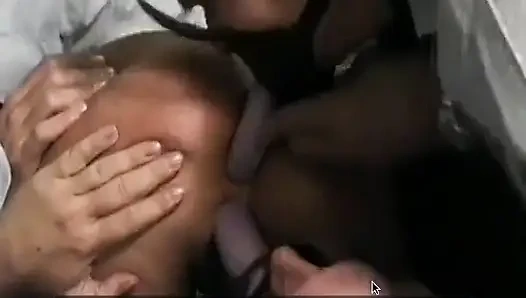 Döl yiyen Fransız hatun çetesi takma yaraklı adamlar tarafından sikiliyor