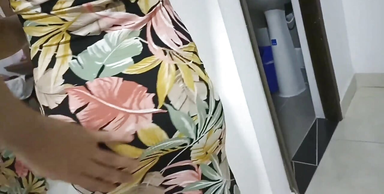 18-årig brunette med store bryster på et hotel i miami, USA Gluspet bliver kneppet af sin kæreste med stor pik