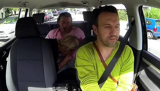 Memek tante seksi dengan toket besar dientot habis-habisan