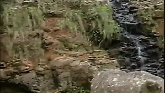 Kaslı adam seksi büyük memeli Asyalı dışarıda amcık sikişi