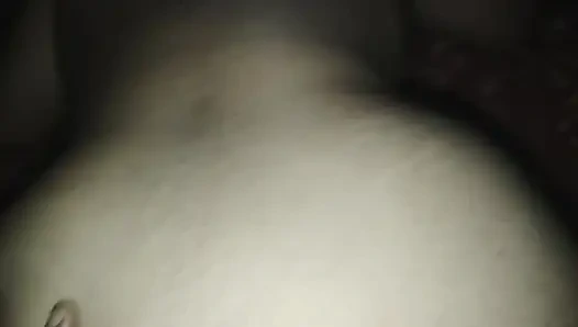 У моего отчима огромный член, я хочу это внутри моей маленькой киски