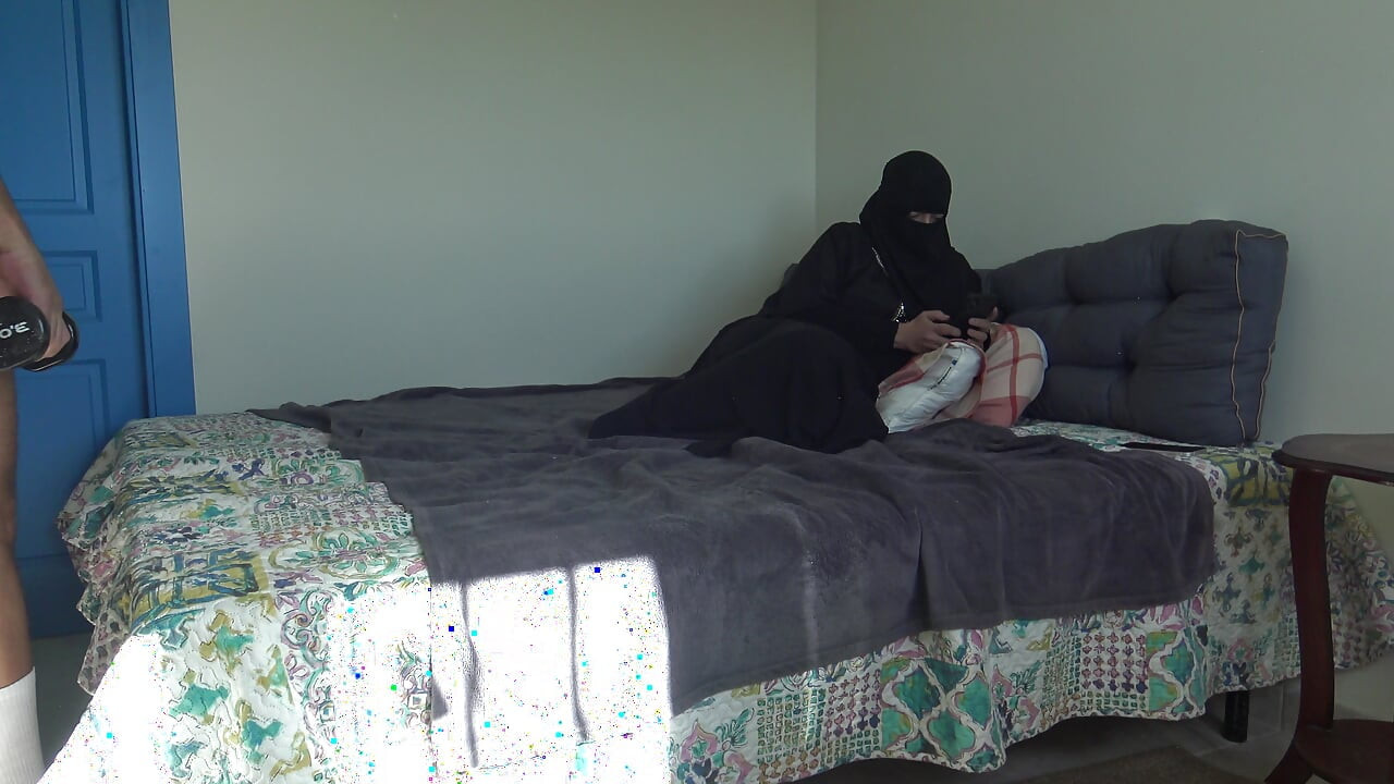ムスリムの継母は、私が大きなチンコを見せたときにショックを受けました