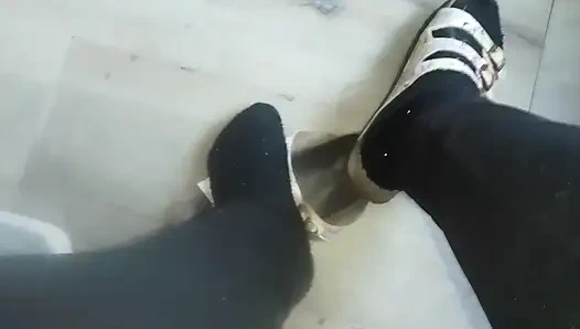 Yıpranmış Birkenstock ayakkabıları